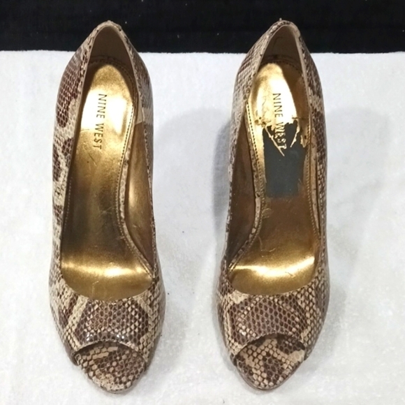 NINE WEST, SNAKE SKIN, PLATFORM, PEEP TOE Size 7 1/2. - Picture 4 of 12